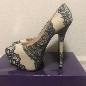 Steve Madden White and Black Lace Platform Heels